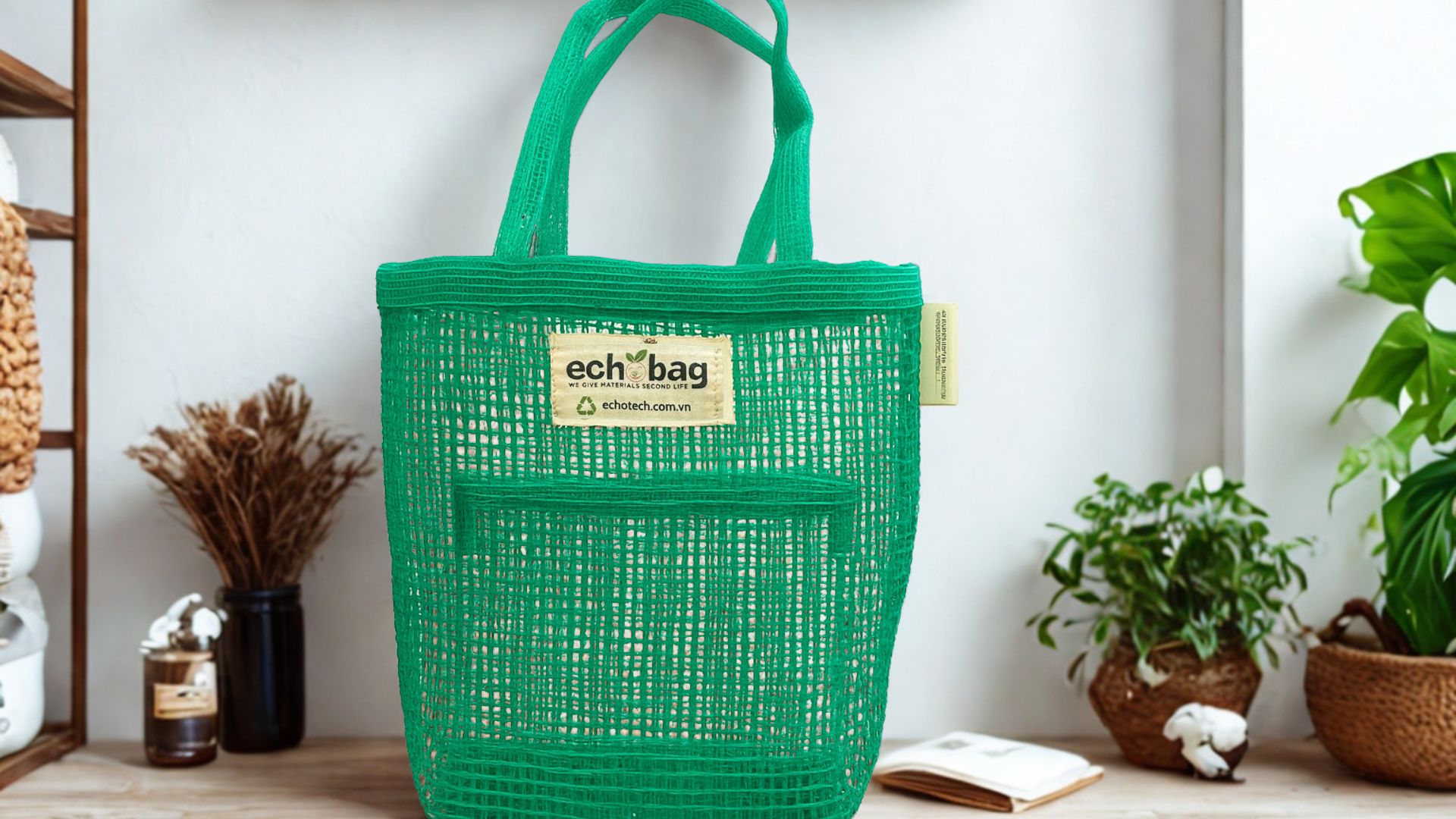 3. Thiết kế tinh tế, kết hợp cùng nhiều phong cách trang phục