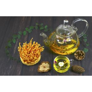 Hãm trà với đông trùng hạ thảo